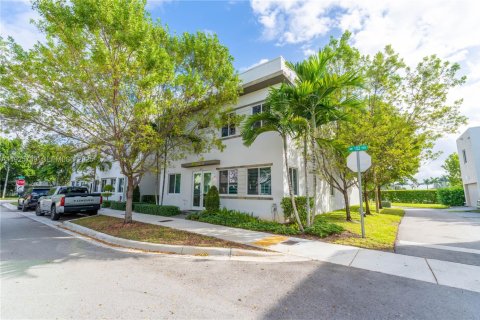 Купить таунхаус в Дорал, Флорида 4 спальни, 221.01м2, № 1984153 - фото 3