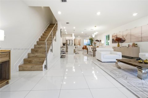 Купить таунхаус в Дорал, Флорида 4 спальни, 221.01м2, № 1984153 - фото 7