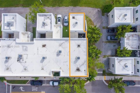 Купить таунхаус в Дорал, Флорида 4 спальни, 221.01м2, № 1984153 - фото 2