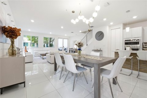 Купить таунхаус в Дорал, Флорида 4 спальни, 221.01м2, № 1984153 - фото 14