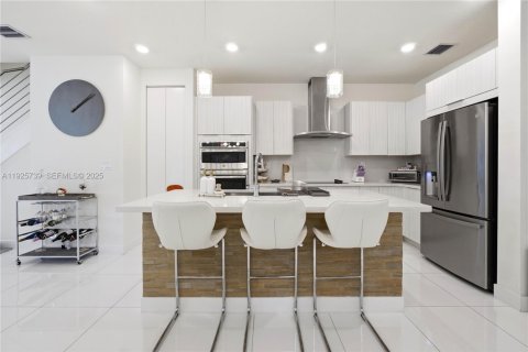 Купить таунхаус в Дорал, Флорида 4 спальни, 221.01м2, № 1984153 - фото 12