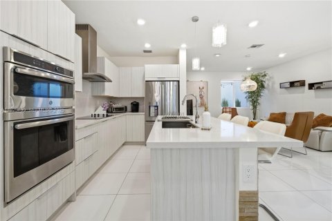 Купить таунхаус в Дорал, Флорида 4 спальни, 221.01м2, № 1984153 - фото 15