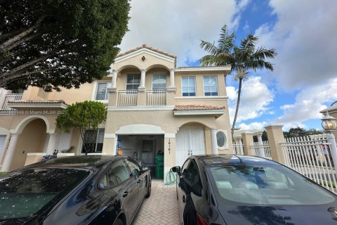 Townhouse in Doral, Florida 2 bedrooms, 138.52 sq.m. № 1952490 - photo 2