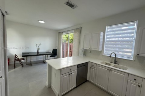 Townhouse in Doral, Florida 2 bedrooms, 138.52 sq.m. № 1952490 - photo 22