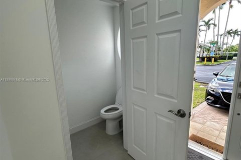 Townhouse in Doral, Florida 2 bedrooms, 138.52 sq.m. № 1952490 - photo 14