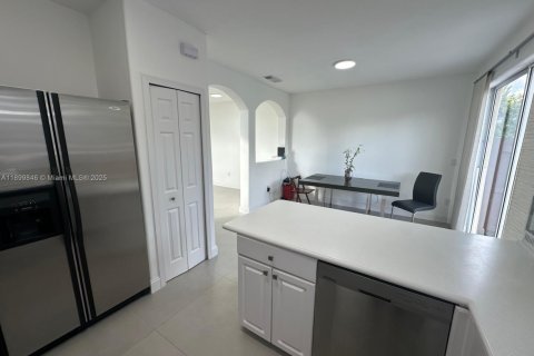Townhouse in Doral, Florida 2 bedrooms, 138.52 sq.m. № 1952490 - photo 24