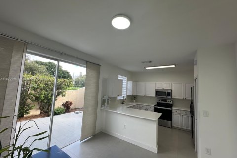 Townhouse in Doral, Florida 2 bedrooms, 138.52 sq.m. № 1952490 - photo 18