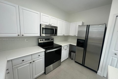 Townhouse in Doral, Florida 2 bedrooms, 138.52 sq.m. № 1952490 - photo 25