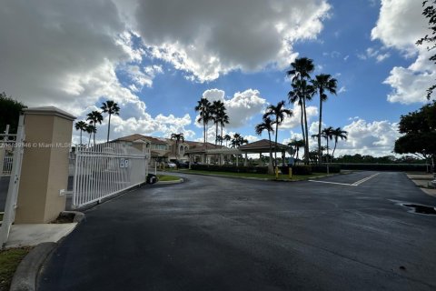 Townhouse in Doral, Florida 2 bedrooms, 138.52 sq.m. № 1952490 - photo 4