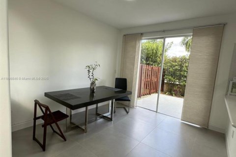 Townhouse in Doral, Florida 2 bedrooms, 138.52 sq.m. № 1952490 - photo 17