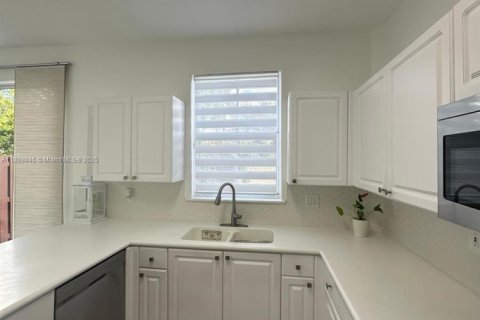 Townhouse in Doral, Florida 2 bedrooms, 138.52 sq.m. № 1952490 - photo 27