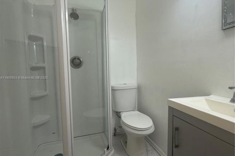 House in Miami, Florida 3 bedrooms, 74.69 sq.m. № 1952119 - photo 12