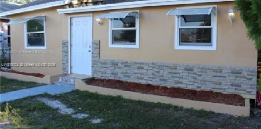 House in Miami, Florida 3 bedrooms, 74.69 sq.m. № 1952119