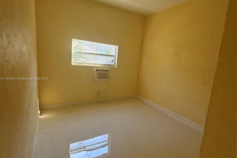 House in Miami, Florida 3 bedrooms, 74.69 sq.m. № 1952119 - photo 13