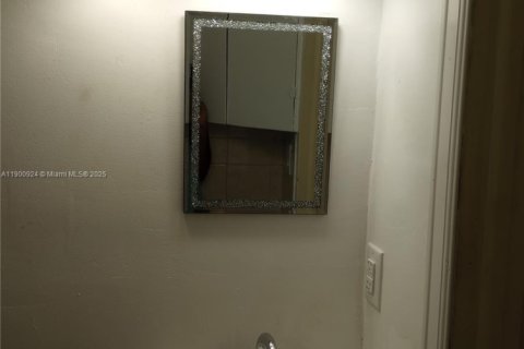 House in Miami, Florida 3 bedrooms, 74.69 sq.m. № 1952119 - photo 6