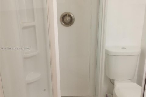 House in Miami, Florida 3 bedrooms, 74.69 sq.m. № 1952119 - photo 5