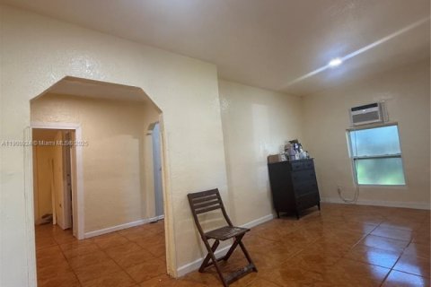 House in Miami, Florida 3 bedrooms, 74.69 sq.m. № 1952119 - photo 8