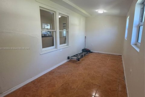 House in Miami, Florida 3 bedrooms, 74.69 sq.m. № 1952119 - photo 16