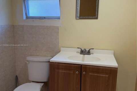 House in Miami, Florida 3 bedrooms, 74.69 sq.m. № 1952119 - photo 10