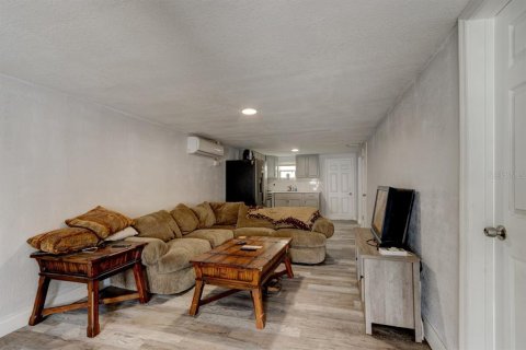 Immobilier commercial à vendre à Daytona Beach, Floride: 5 chambres, 179.3 m2 № 2151014 - photo 11