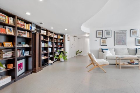 Купить кондоминиум в Халландейл-Бич, Флорида 2 спальни, 131.92м2, № 2005884 - фото 17