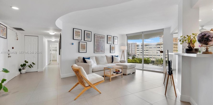 Кондоминиум с 2 спальнями в Халландейл-Бич, Флорида № 2005884