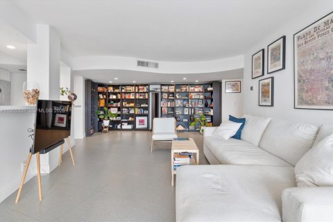 Купить кондоминиум в Халландейл-Бич, Флорида 2 спальни, 131.92м2, № 2005884 - фото 16