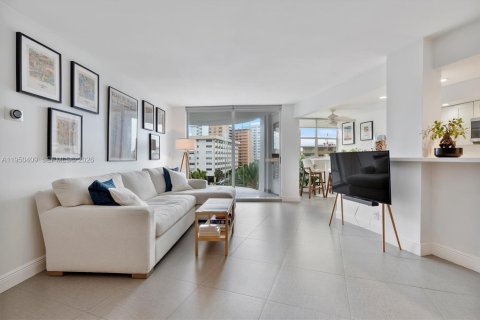 Купить кондоминиум в Халландейл-Бич, Флорида 2 спальни, 131.92м2, № 2005884 - фото 5