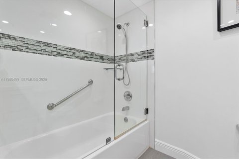 Купить кондоминиум в Халландейл-Бич, Флорида 2 спальни, 131.92м2, № 2005884 - фото 26