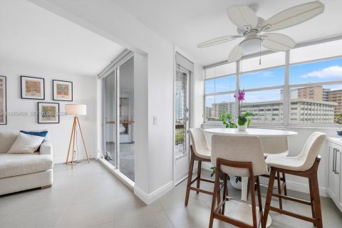 Купить кондоминиум в Халландейл-Бич, Флорида 2 спальни, 131.92м2, № 2005884 - фото 13