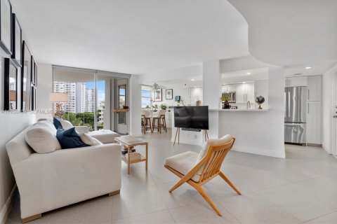 Купить кондоминиум в Халландейл-Бич, Флорида 2 спальни, 131.92м2, № 2005884 - фото 3