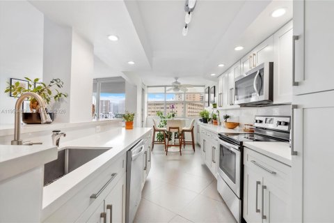 Купить кондоминиум в Халландейл-Бич, Флорида 2 спальни, 131.92м2, № 2005884 - фото 9