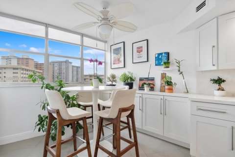 Купить кондоминиум в Халландейл-Бич, Флорида 2 спальни, 131.92м2, № 2005884 - фото 12