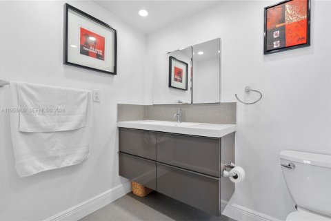 Купить кондоминиум в Халландейл-Бич, Флорида 2 спальни, 131.92м2, № 2005884 - фото 30