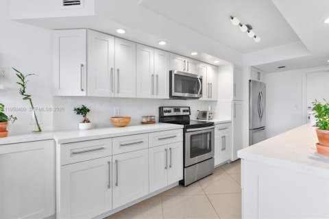 Купить кондоминиум в Халландейл-Бич, Флорида 2 спальни, 131.92м2, № 2005884 - фото 7