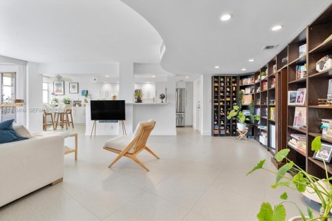 Купить кондоминиум в Халландейл-Бич, Флорида 2 спальни, 131.92м2, № 2005884 - фото 2