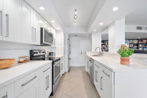 Купить кондоминиум в Халландейл-Бич, Флорида 2 спальни, 131.92м2, № 2005884 - фото 11