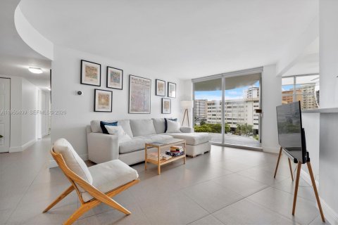 Купить кондоминиум в Халландейл-Бич, Флорида 2 спальни, 131.92м2, № 2005884 - фото 6