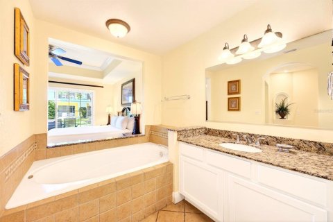 Condo in Four Corners, Florida, 3 bedrooms  № 2145602 - photo 5