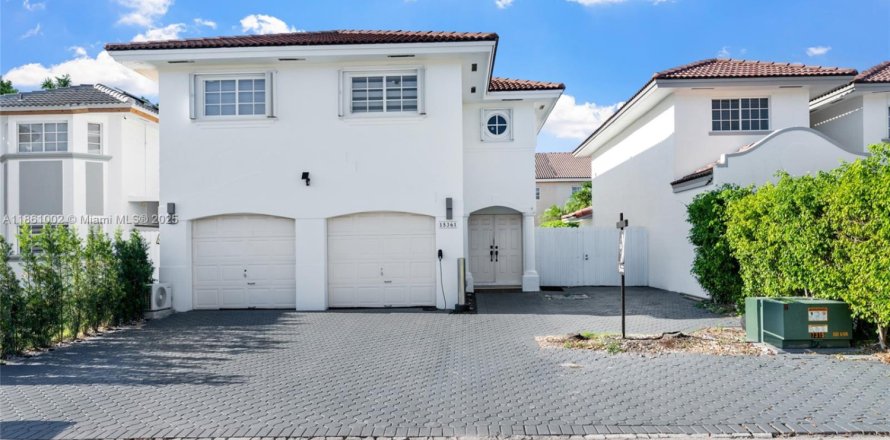 Casa en Miami, Florida 5 dormitorios, 192.87 m2 № 1889265
