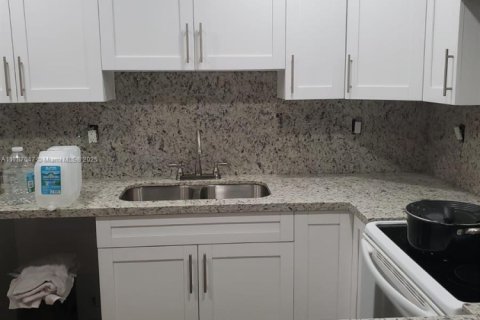 Condominio en venta en Miami, Florida, 3 dormitorios, 161.37 m2 № 1727149 - foto 4
