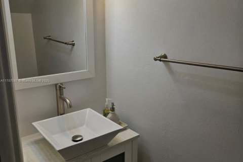 Condominio en venta en Miami, Florida, 3 dormitorios, 161.37 m2 № 1727149 - foto 11