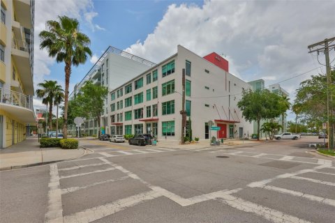 Condo in Tampa, Florida, 1 bedroom  № 1767085 - photo 1