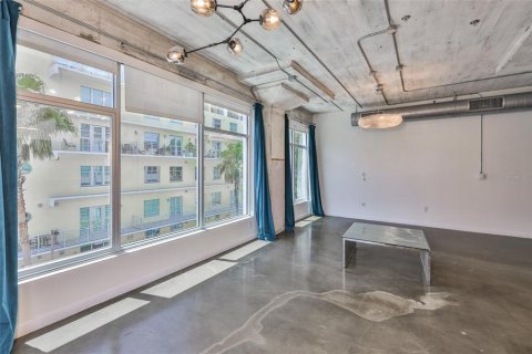 Condo in Tampa, Florida, 1 bedroom  № 1767085 - photo 29