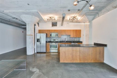 Condo in Tampa, Florida, 1 bedroom  № 1767085 - photo 25