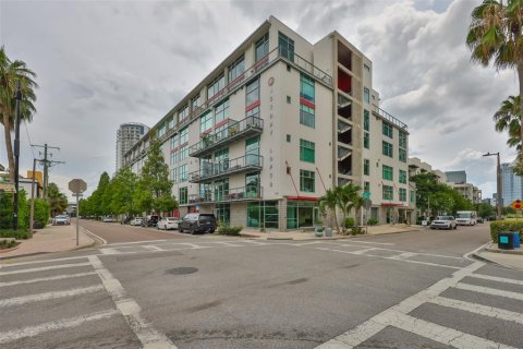 Condo in Tampa, Florida, 1 bedroom  № 1767085 - photo 7