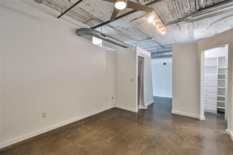 Condo in Tampa, Florida, 1 bedroom  № 1767085 - photo 21
