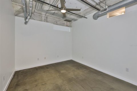 Condo in Tampa, Florida, 1 bedroom  № 1767085 - photo 4