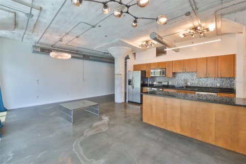 Condo in Tampa, Florida, 1 bedroom  № 1767085 - photo 24
