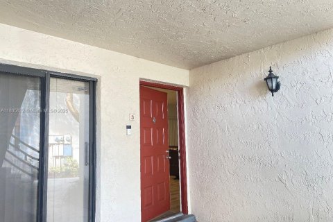 Condo in Miami, Florida, 2 bedrooms  № 1743835 - photo 3